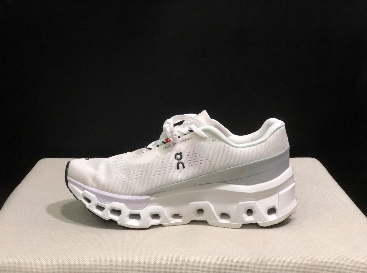 On Cloudmonster 2 “Swiss Olympic”