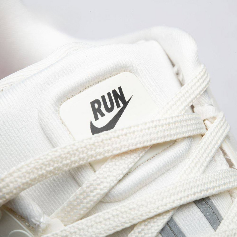 Nike Vomero Premium - Branco/Laranja