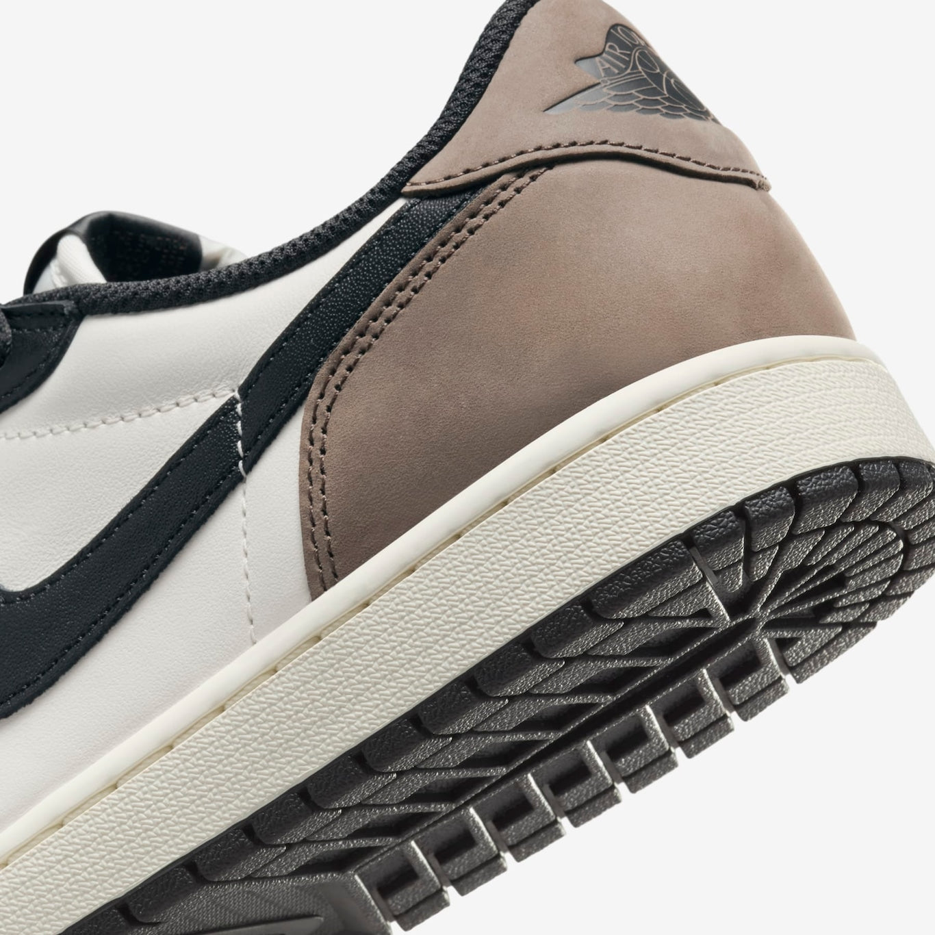 Jordan 1 Low “Mocha”