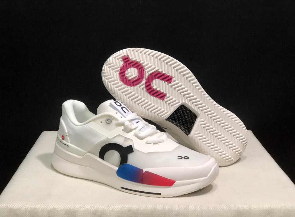 ON THE ROGER PRO 2 | WHITE SKY BLUE