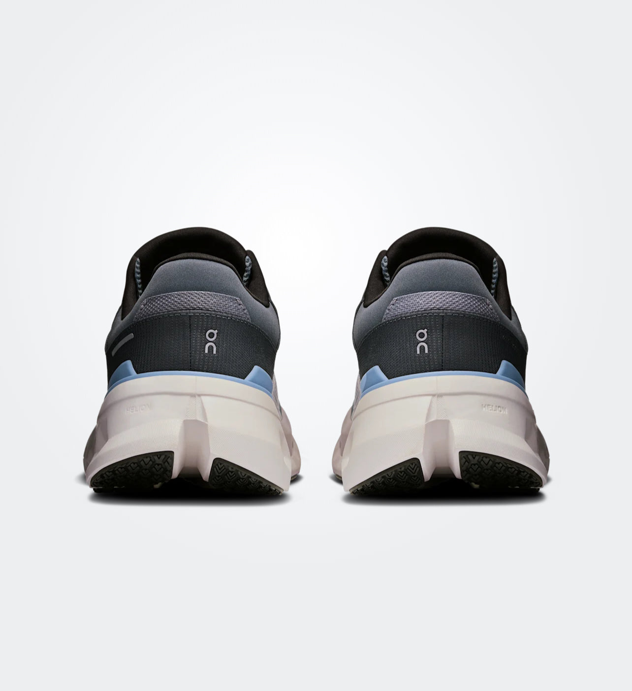 On Cloudrunner 2 | Alloy Chambray