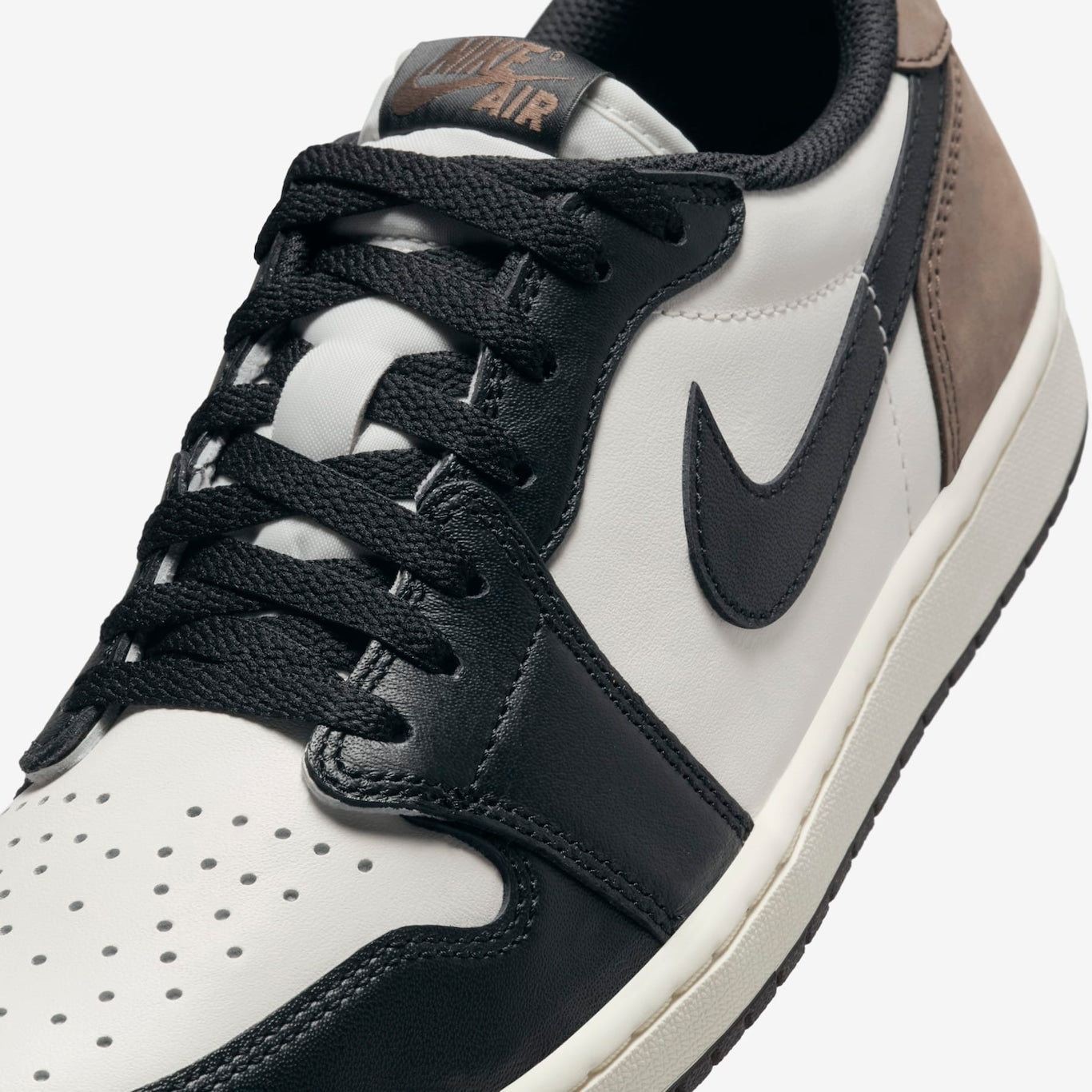 Jordan 1 Low “Mocha”