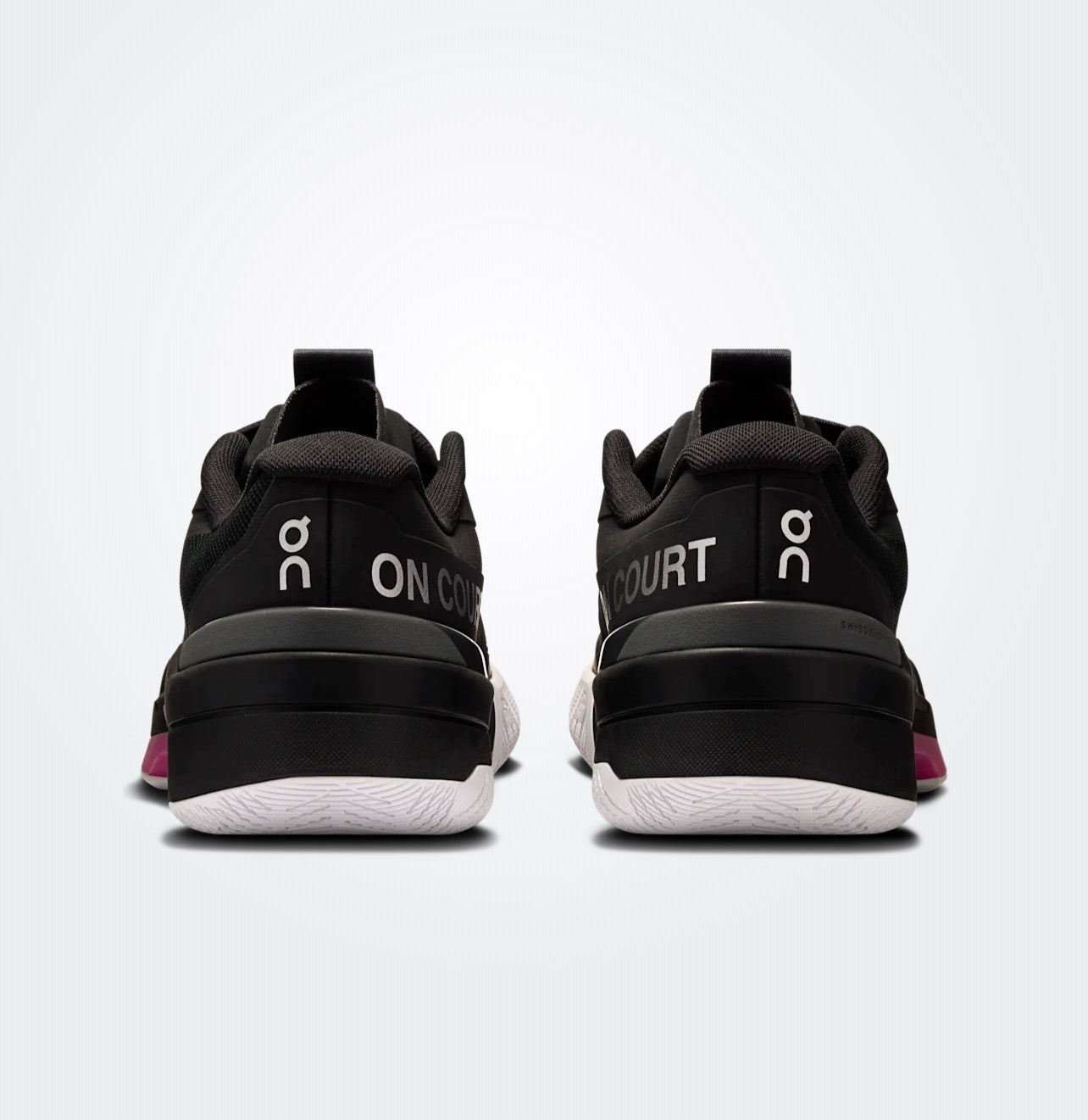 ON THE ROGER PRO FIRE       Black | Pink