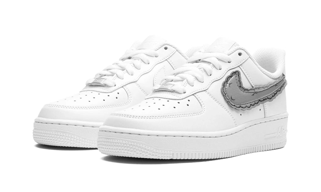 AIR FORCE 1 LOW "KAWS x Sky High Farms - White"