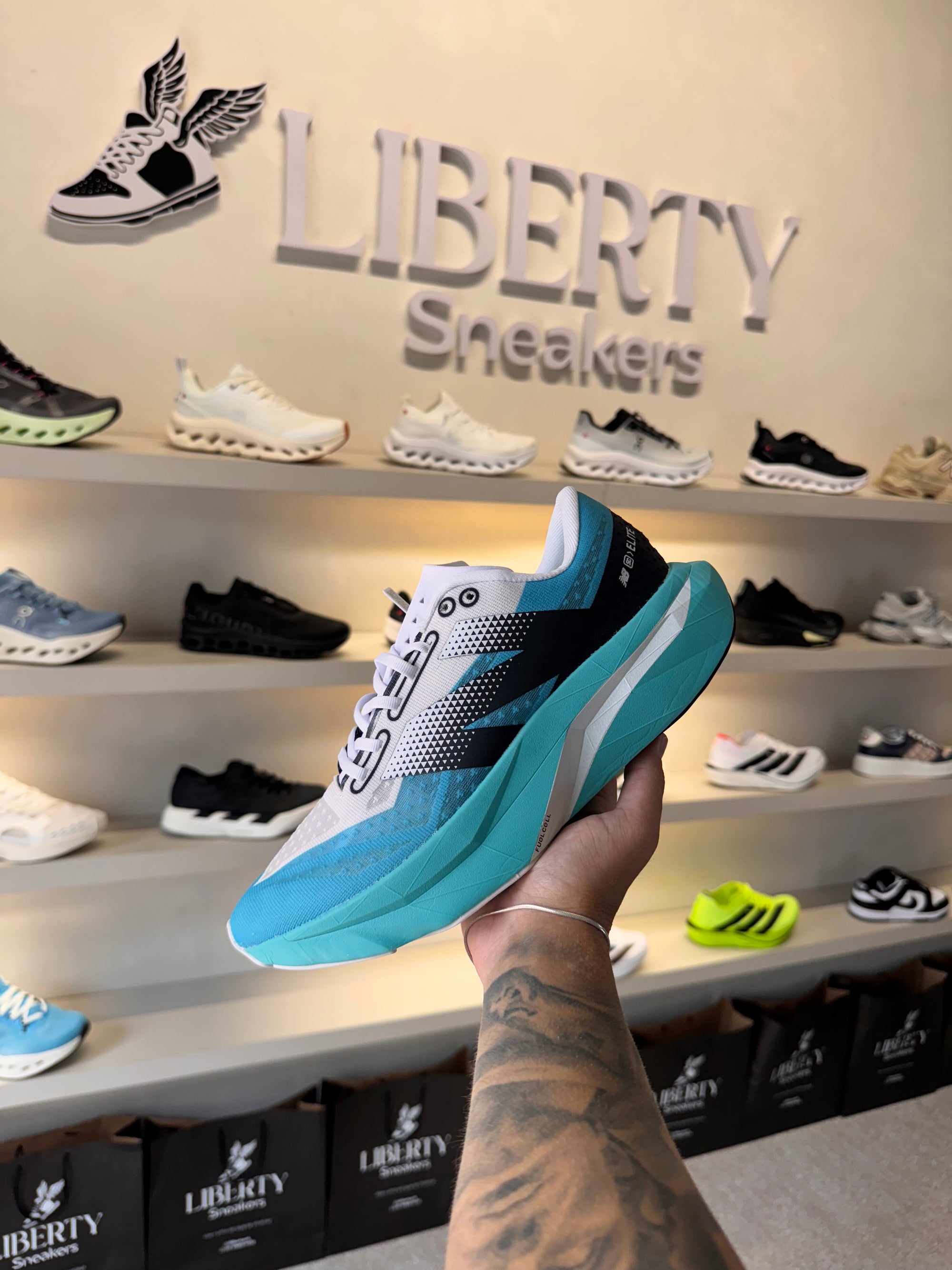 New Balance Fuelcell SC Elite V4 - Azul Turquesa