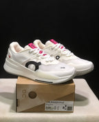 ON THE ROGER PRO 2 | WHITE detail PINK