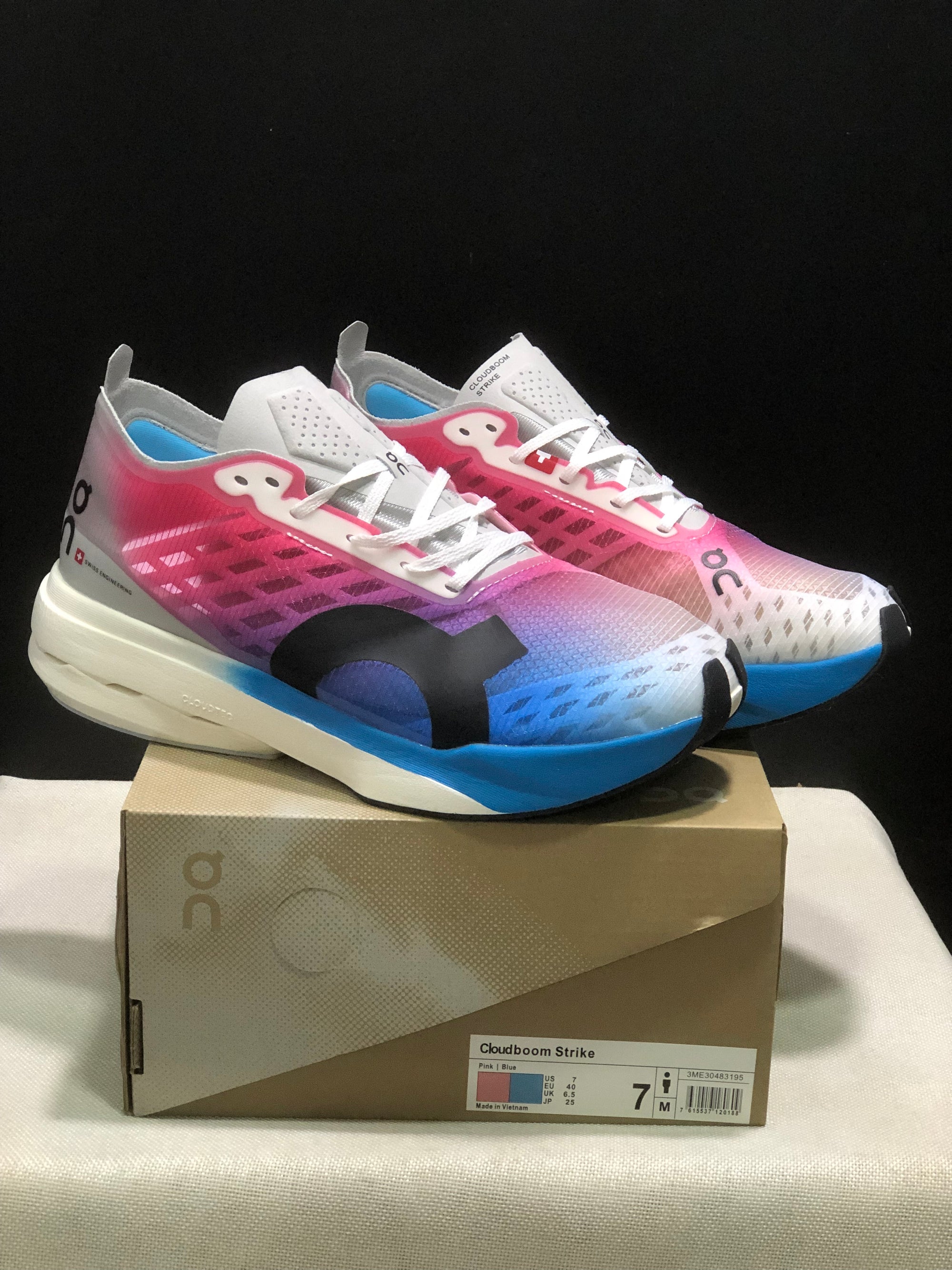 On Cloudboom White Horizon