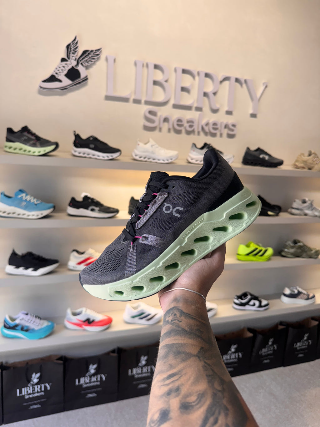 ON CLOUDECLIPSE ROCK/LIMA