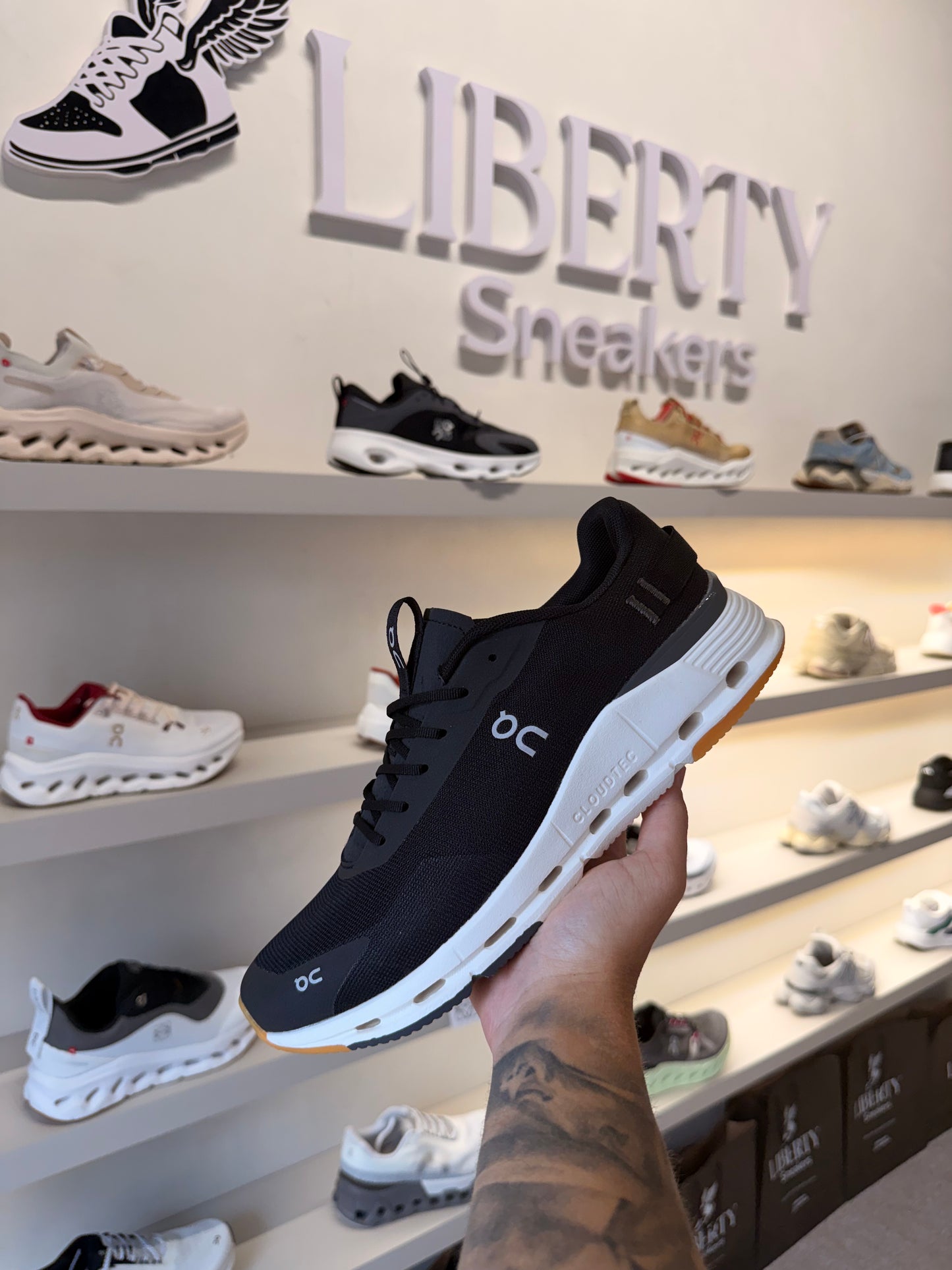 On Cloudnova Form 2 - Black | Ivory