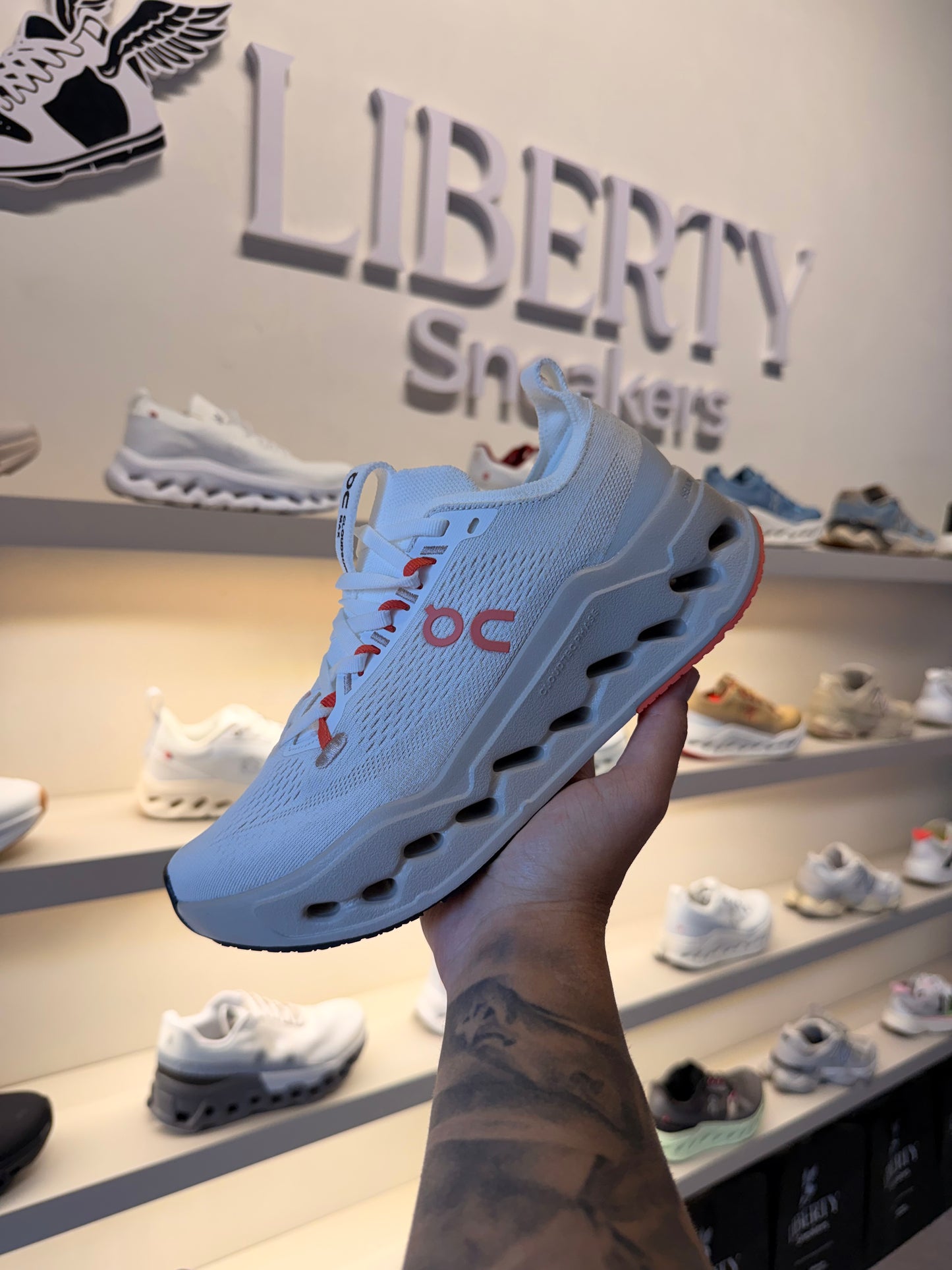 On Cloudsurfer Max “Ivory | Salmon” (Pronta Entrega)