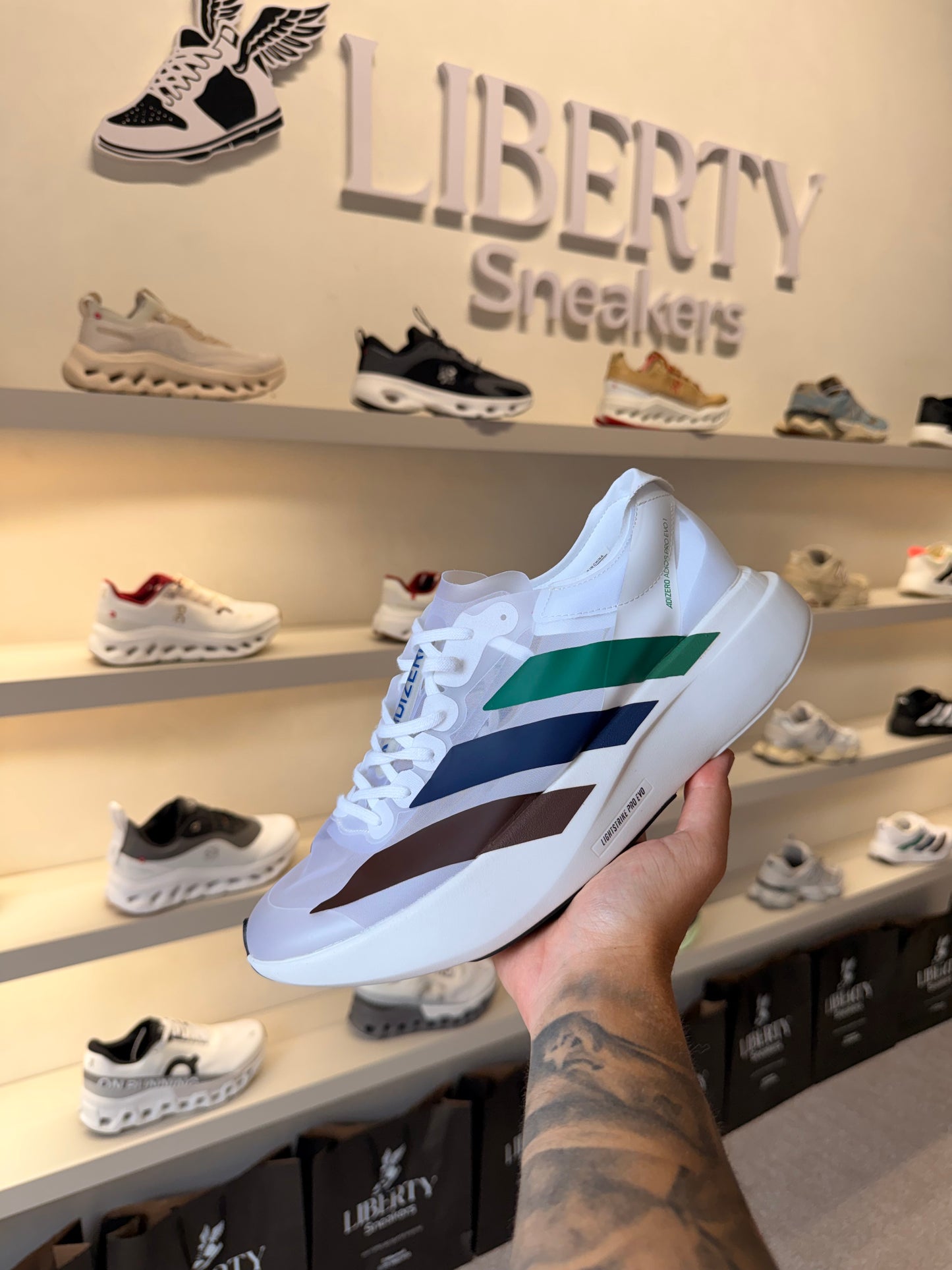 ADIZERO ADIOS PRO EVO1 - WHITE “Earth”  (Pronta entrega)