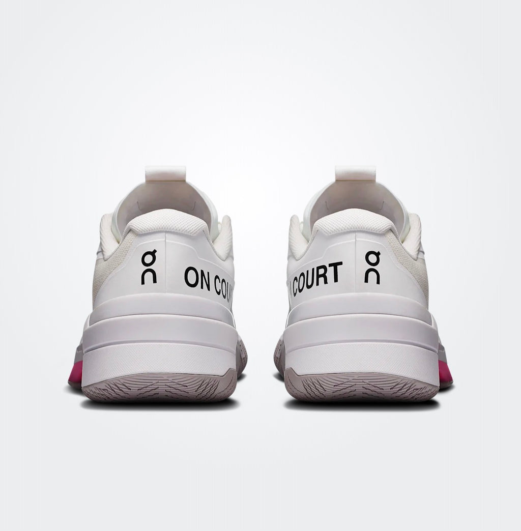 ON THE ROGER PRO FIRE        White | Pink