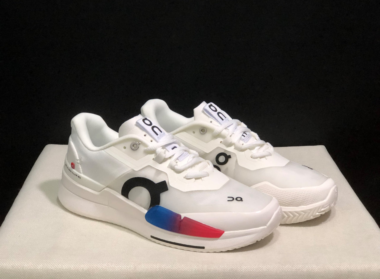 ON THE ROGER PRO 2 | WHITE SKY BLUE