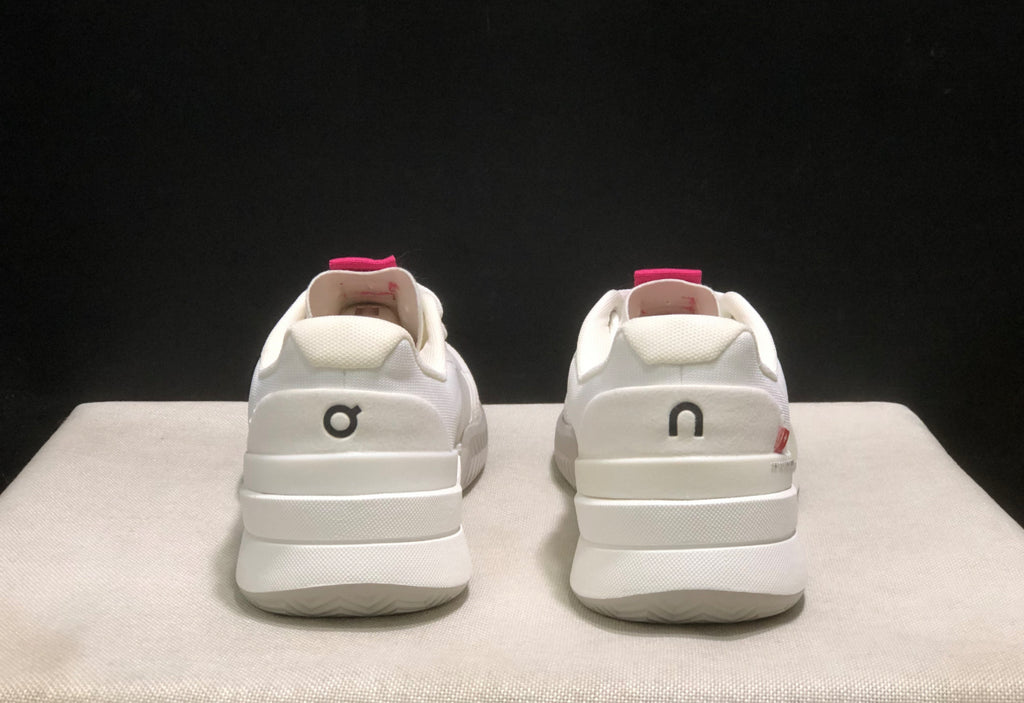 ON THE ROGER PRO 2 | WHITE detail PINK