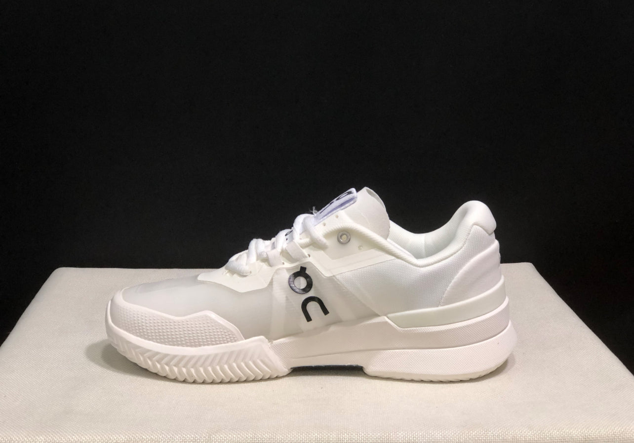 ON THE ROGER PRO 2 | WHITE SKY BLUE