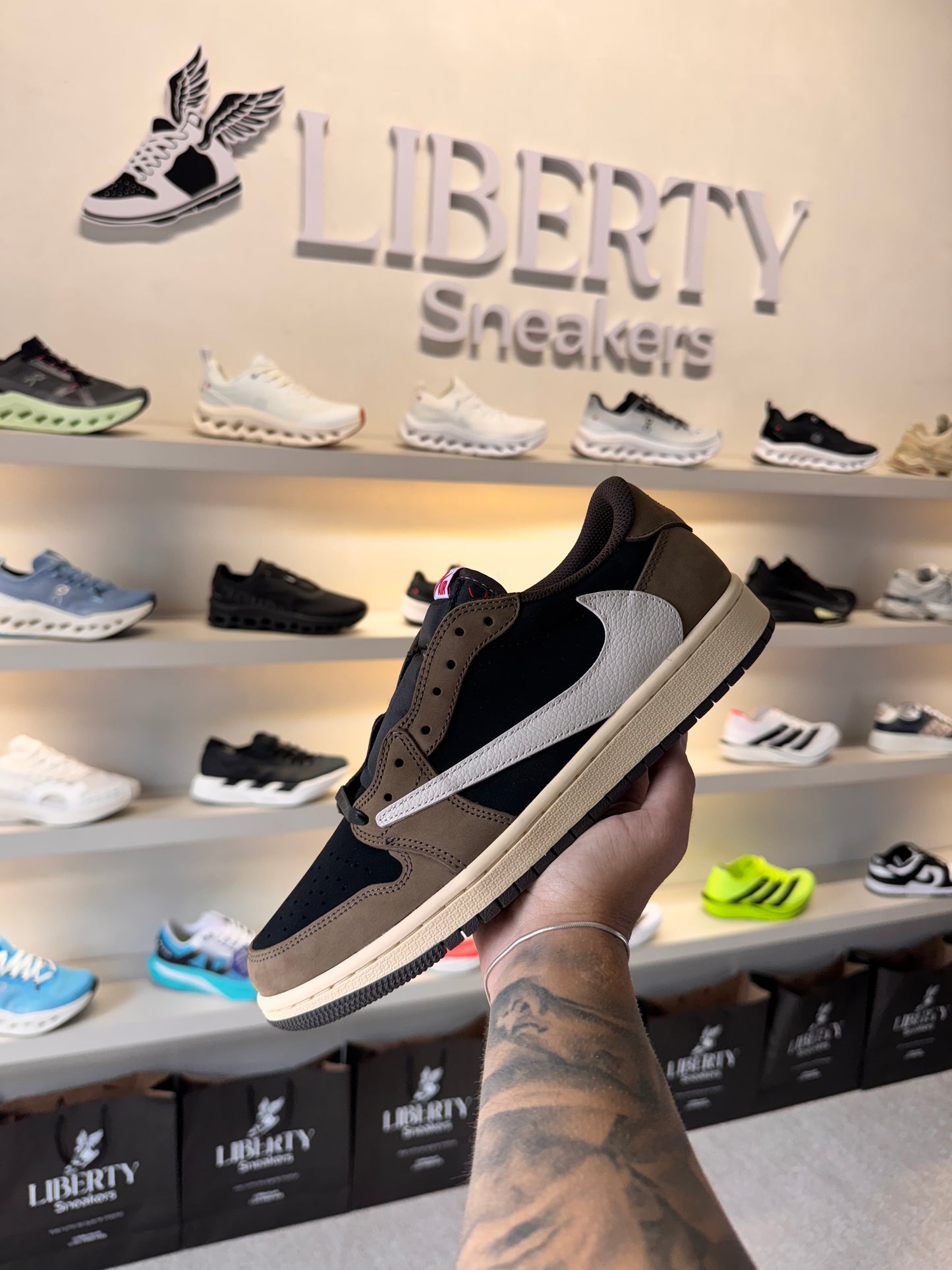 Jordan 1 Retro Low OG SP Travis Scott        (Pronta Entrega)