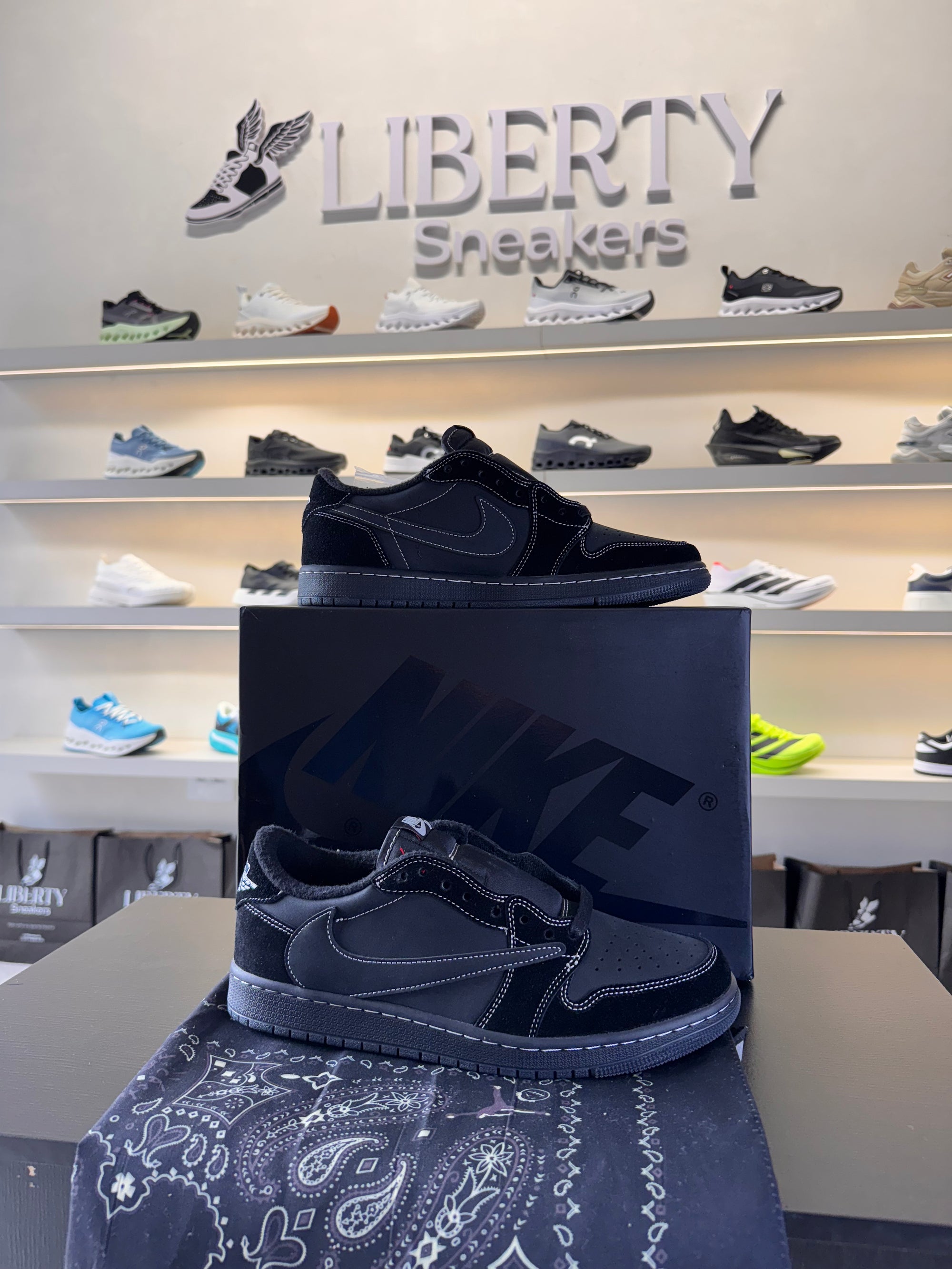 Air Jordan 1 Low x Travis Scott “Black Phantom”