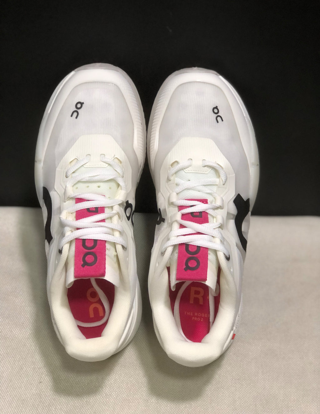 ON THE ROGER PRO 2 | WHITE detail PINK