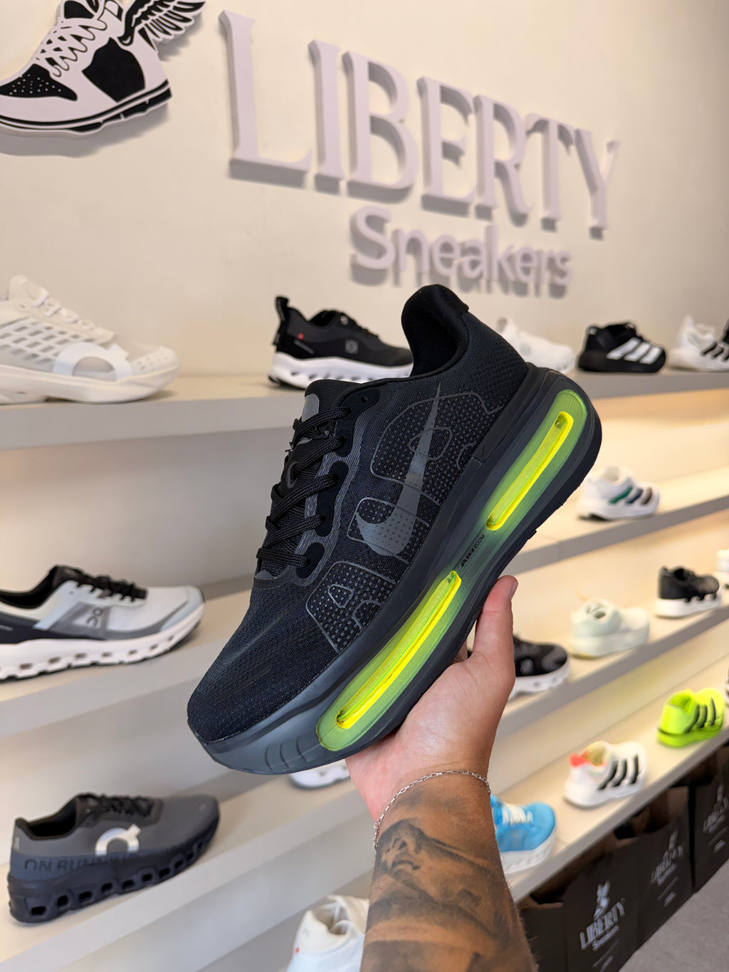 Nike Vomero Premium Black Volt
