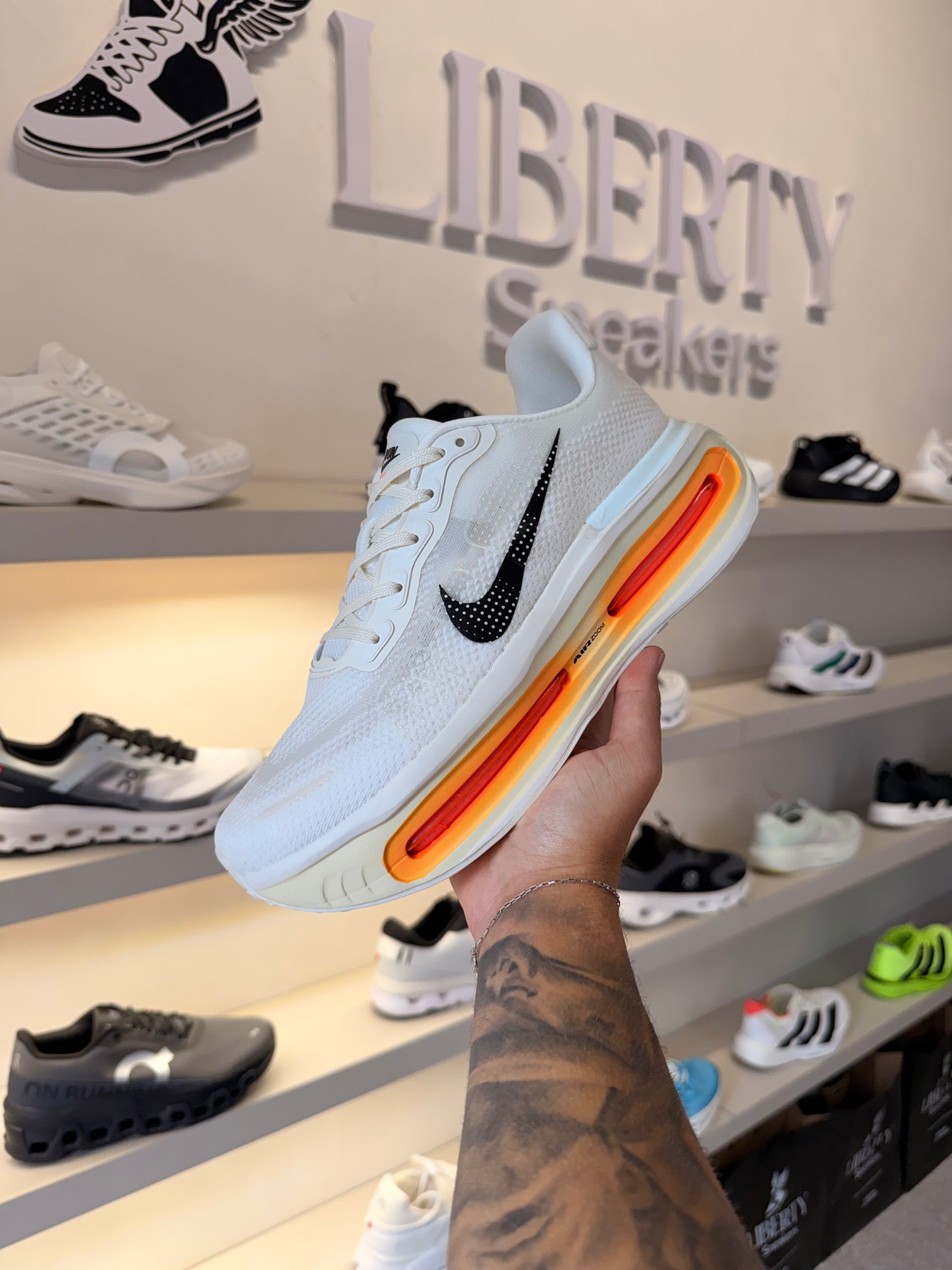 Nike Vomero Premium - Branco/Laranja       (Pronta Entrega)