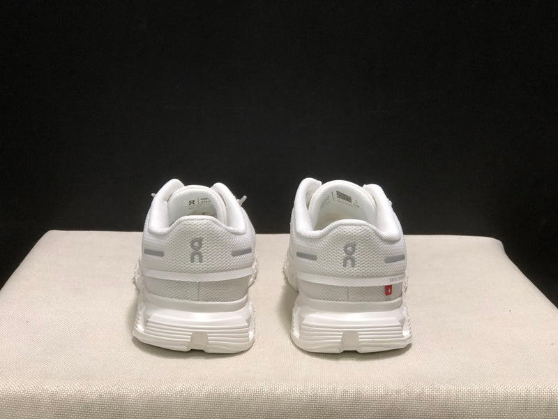 ON CLOUD 6 WHITE