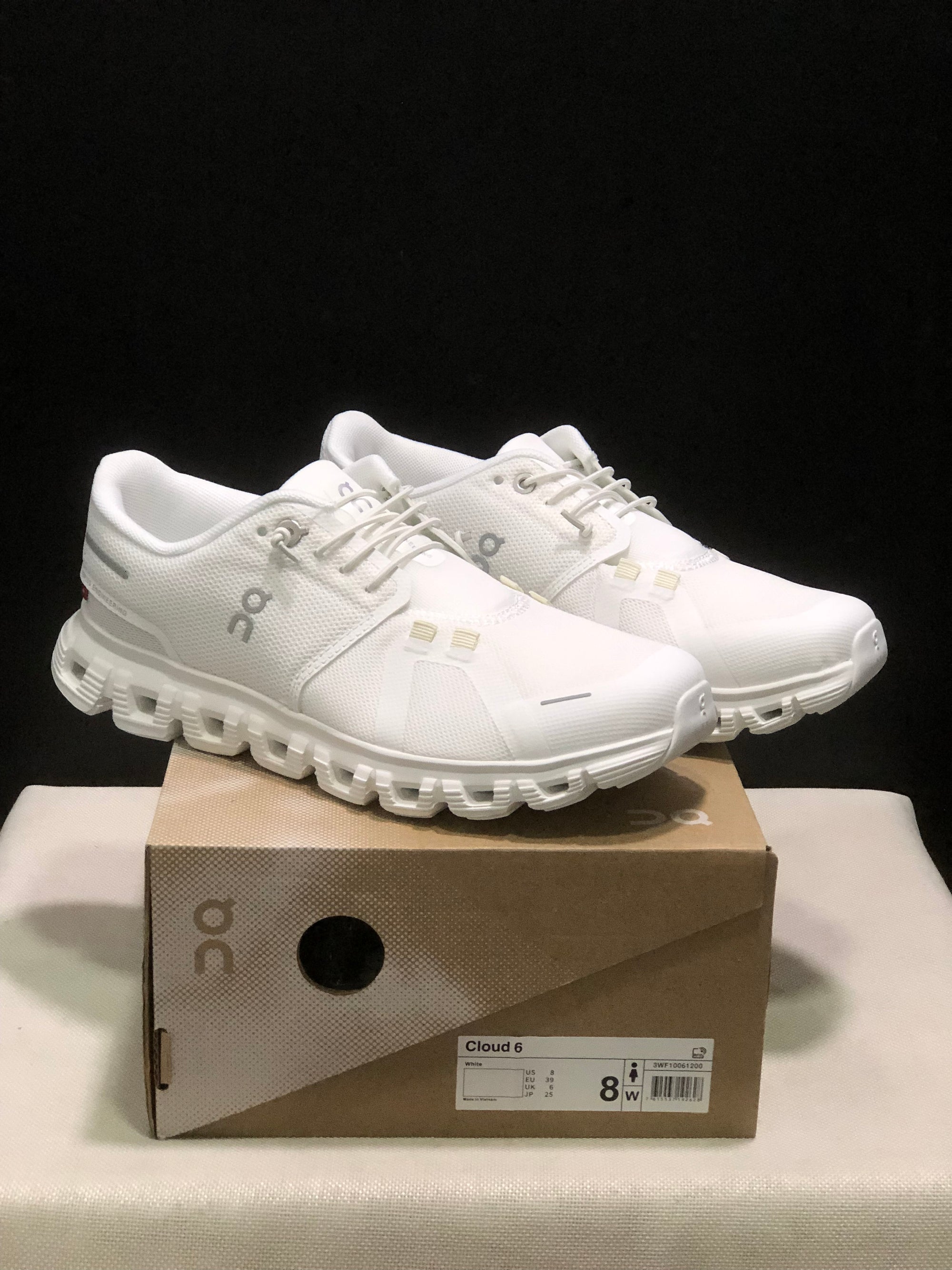 ON CLOUD 6 WHITE