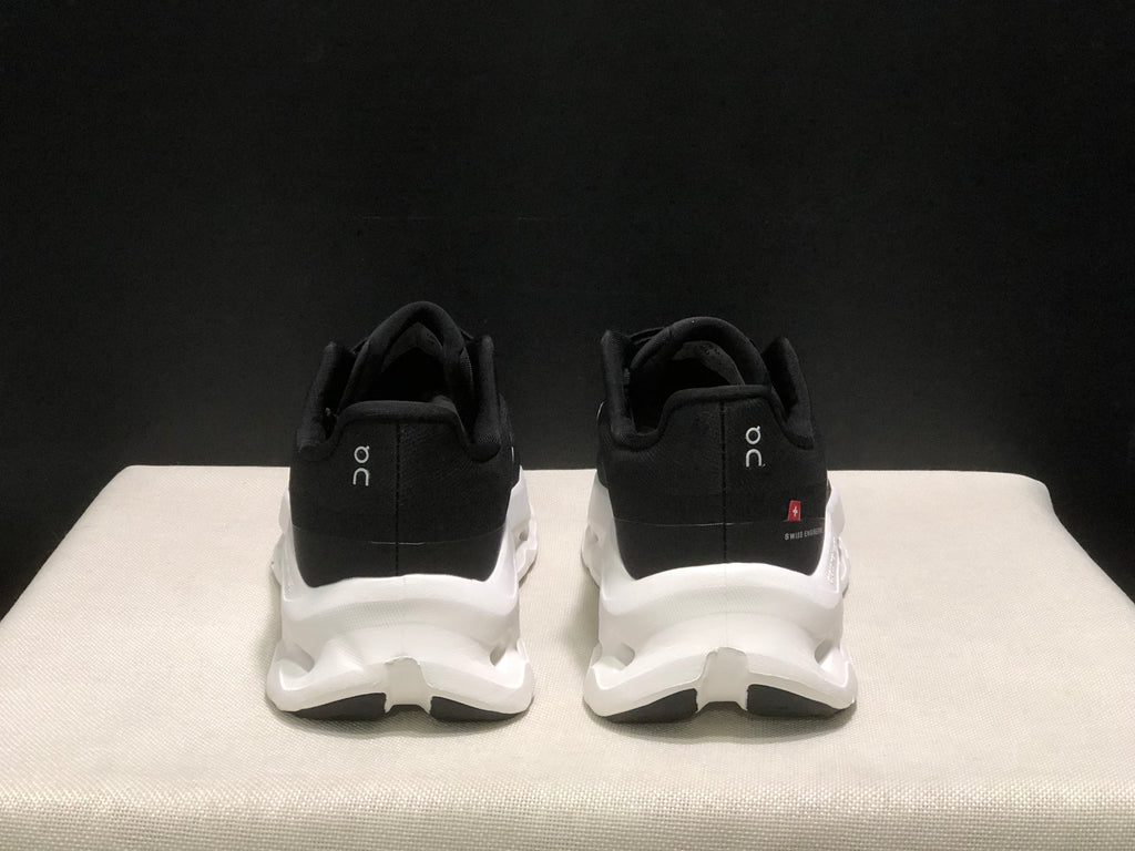 On Cloudtilt Black