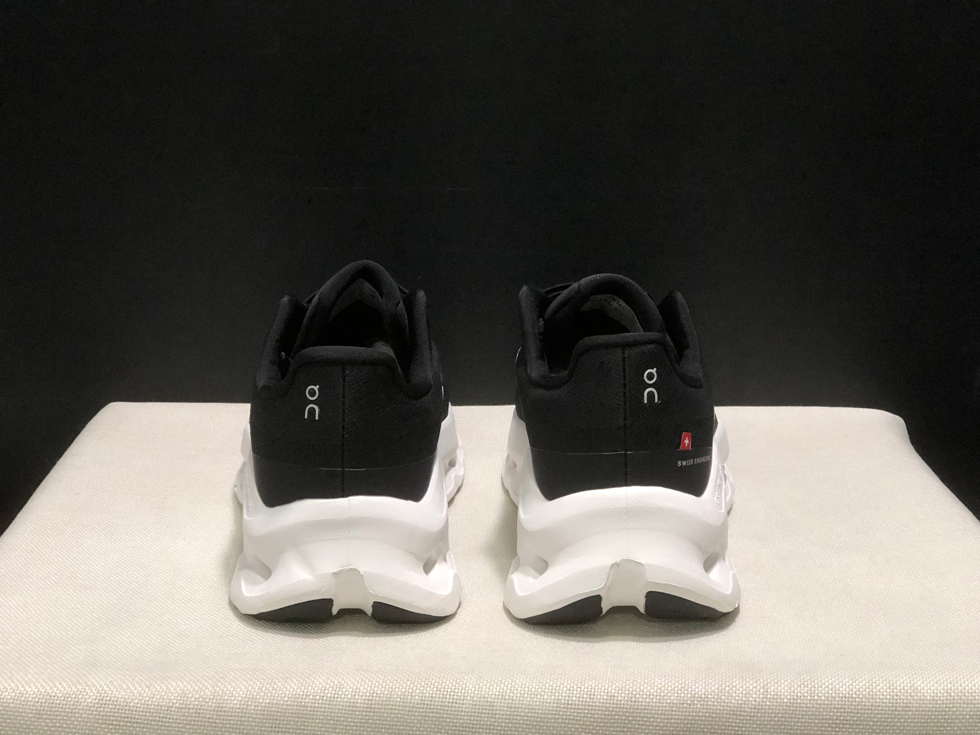 On Cloudtilt Black