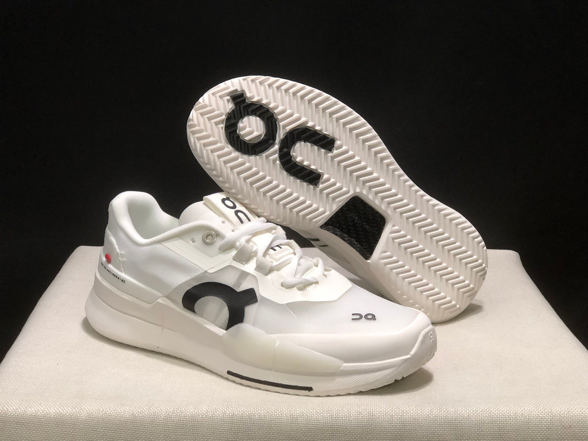 ON THE ROGER PRO 2 | WHITE