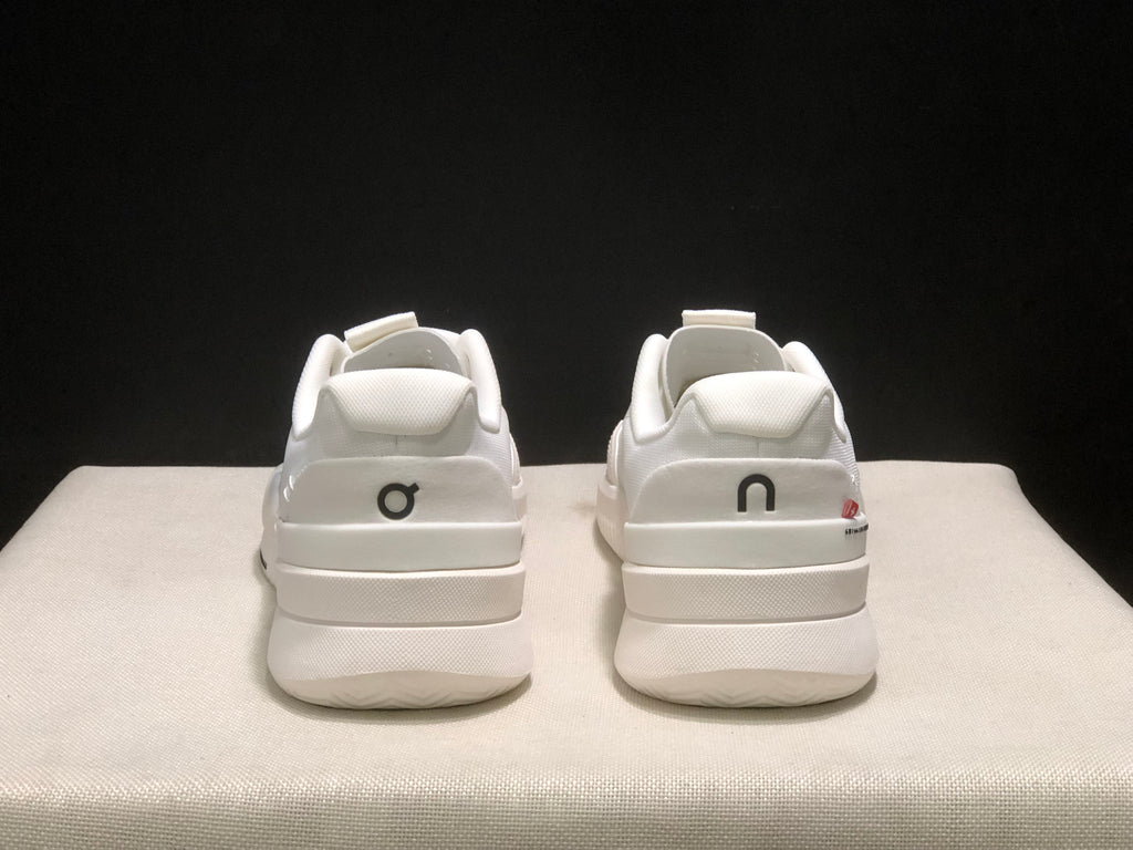 ON THE ROGER PRO 2 | WHITE