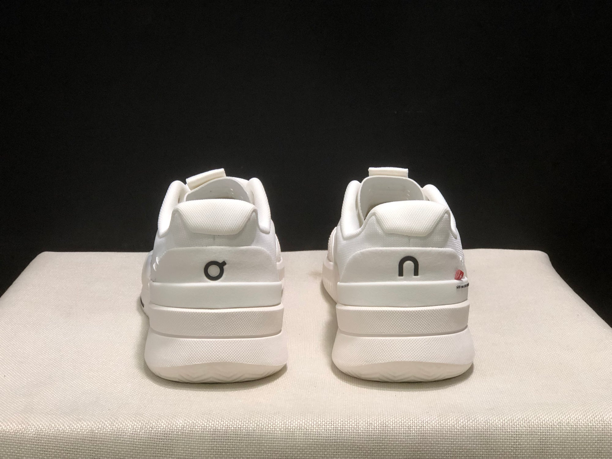 ON THE ROGER PRO 2 | WHITE