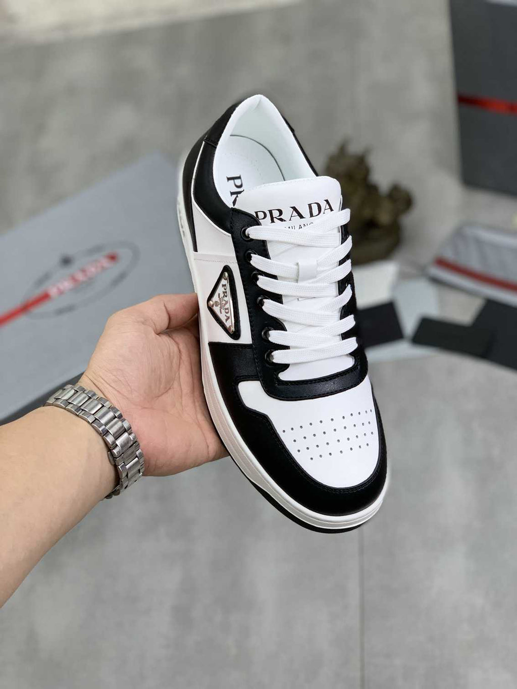 Prada Downtown em Couro