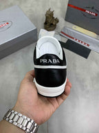 Prada Downtown em Couro