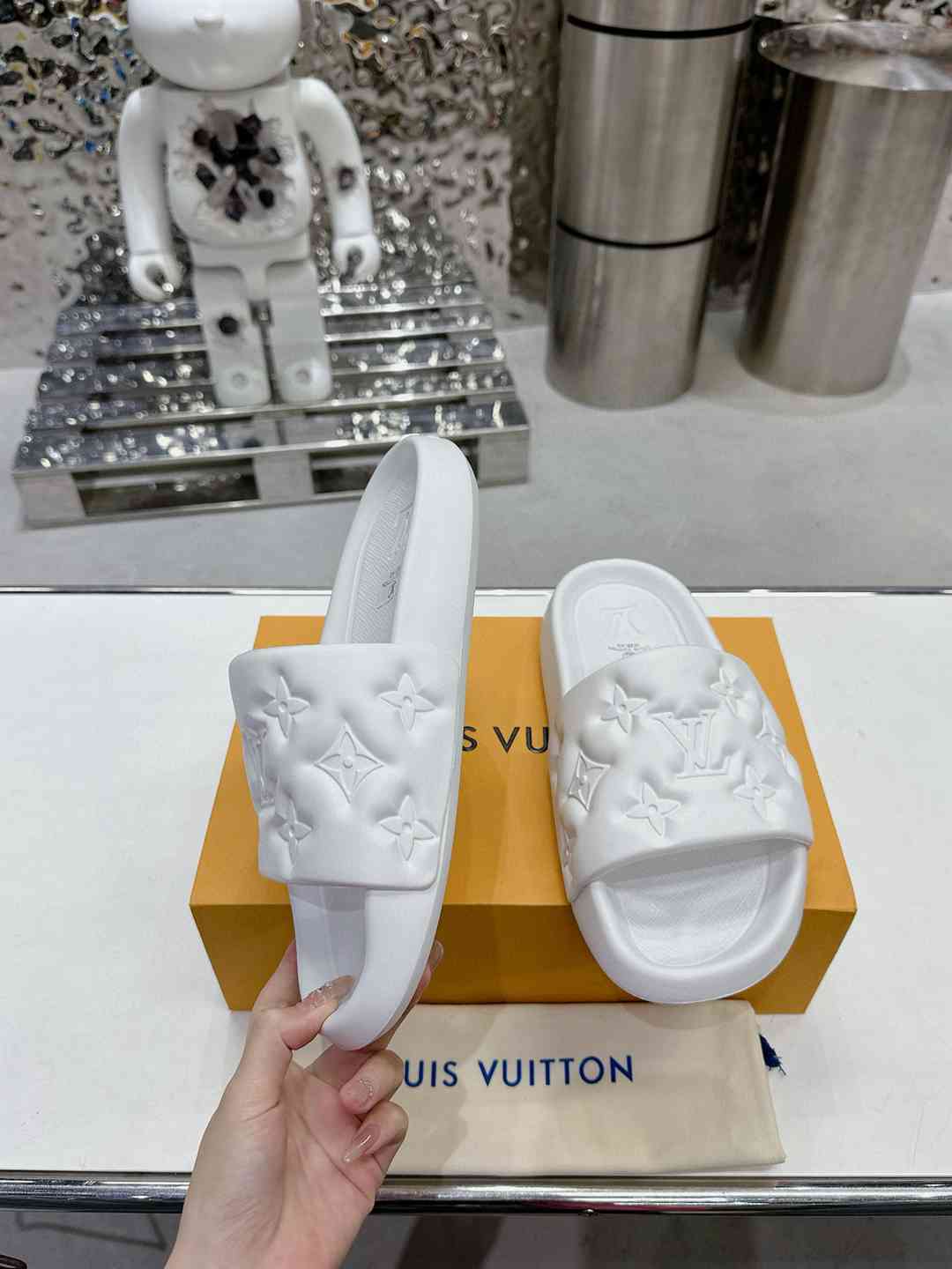 Chinelo Louis Vuitton White