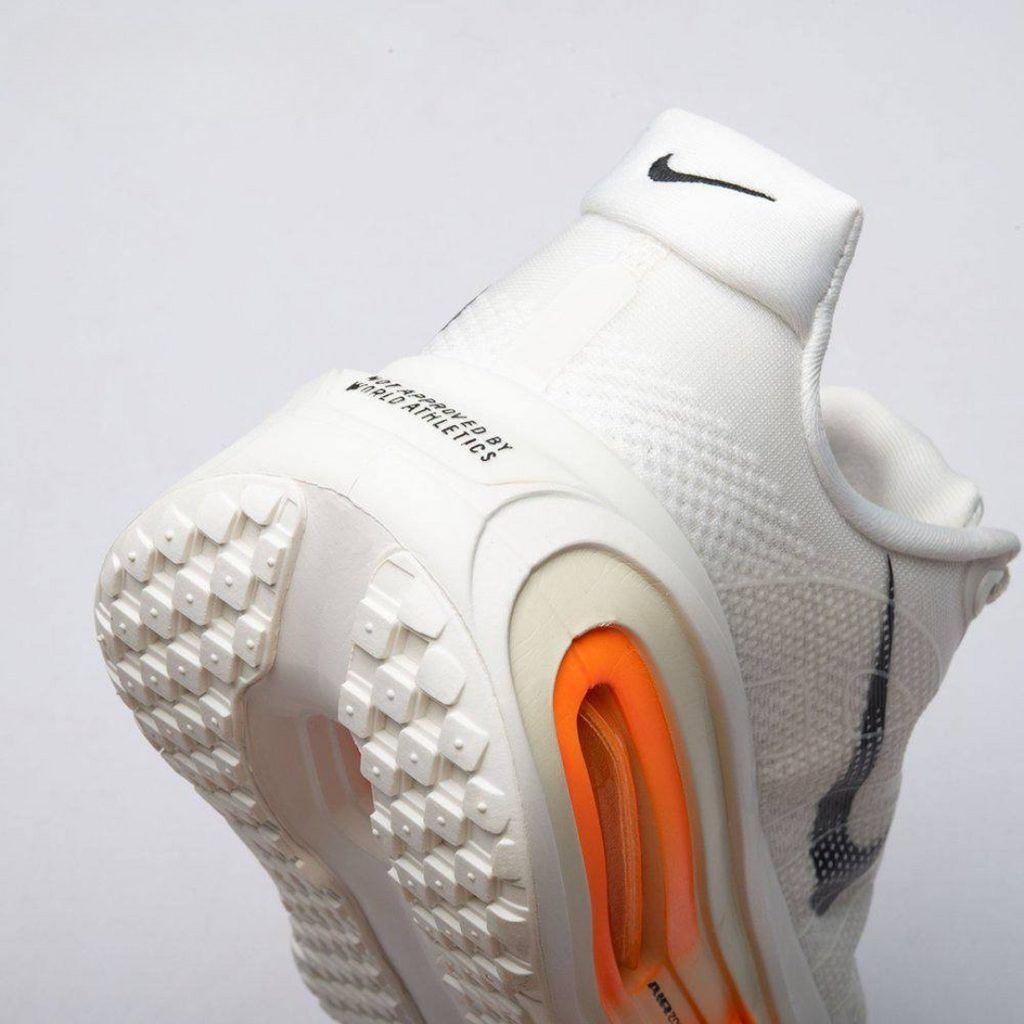 Nike Vomero Premium - Branco/Laranja