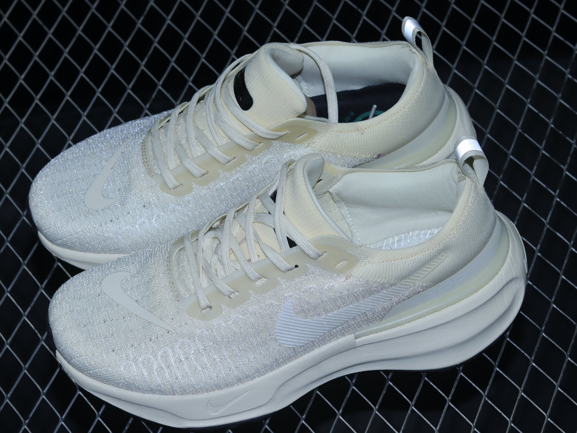 Nike ZoomX Invincible Off White